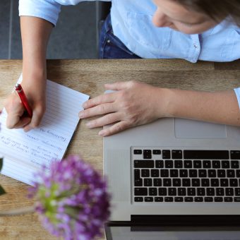 Jouw teksten herschrijven of advies nodig over geschreven teksten? Ga naar tekstbeleving.